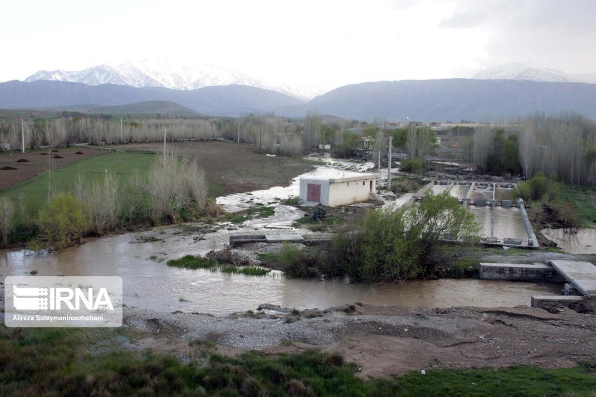 خبرنگاران سیل به 3700 هکتار از اراضی کشاورزی اصفهان خسارت زد