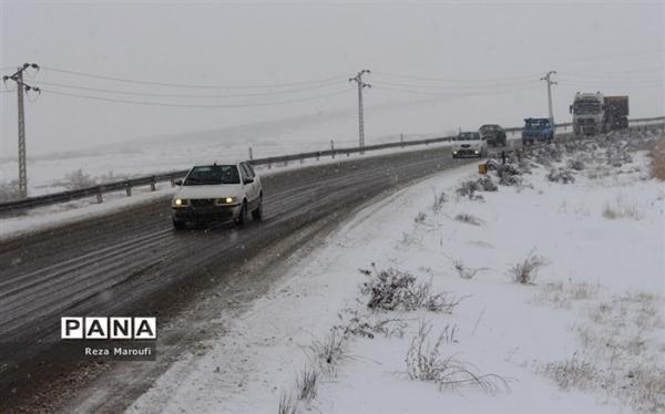 بارش برف و باران در جاده های 21 استان کشور
